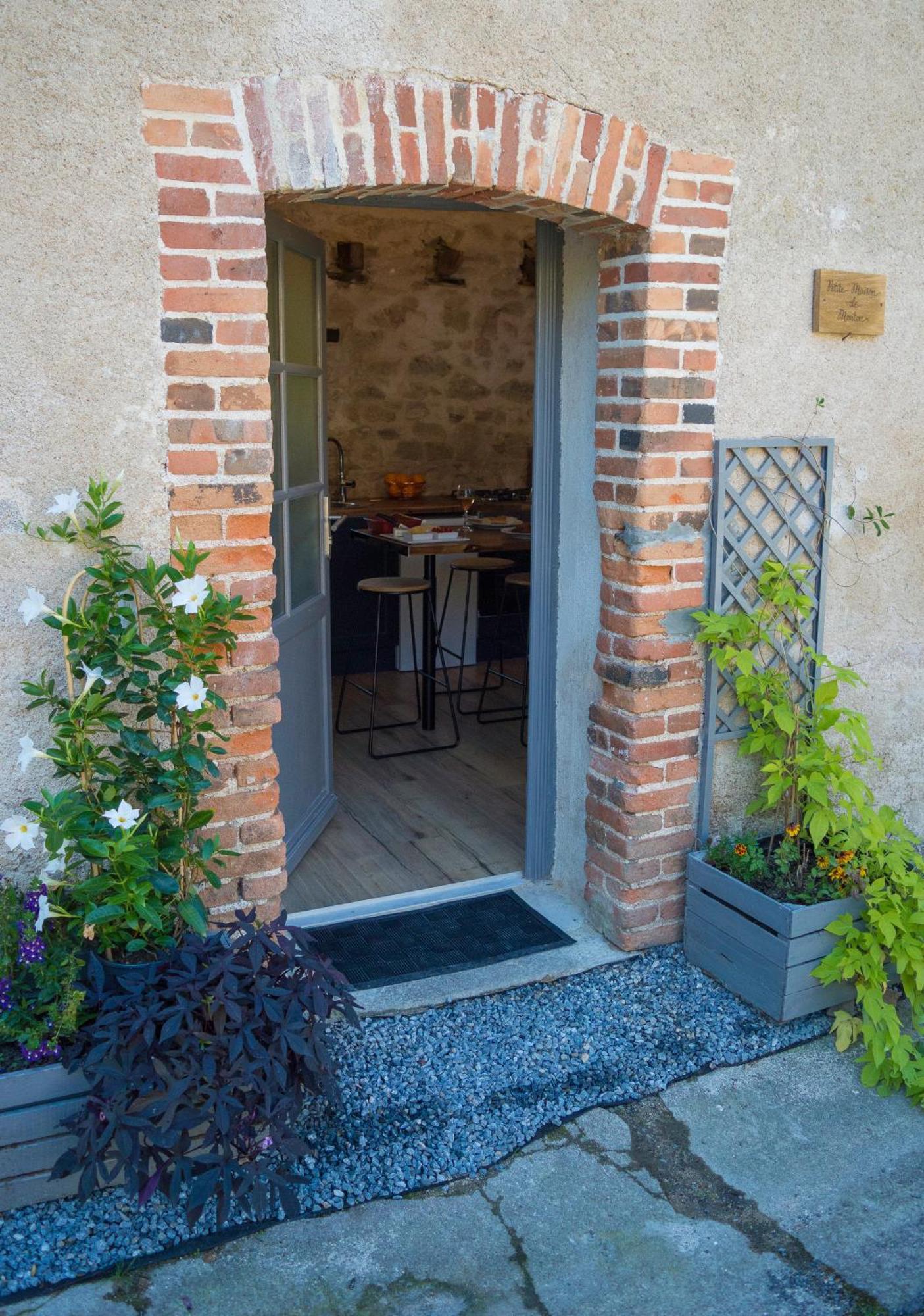 Petite Maison De Mouton Azat-le-Riz Exterior photo